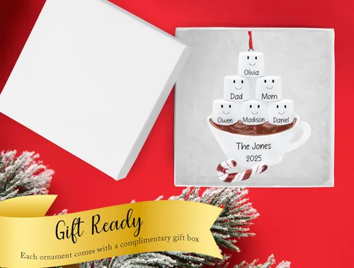 Miniatura 4 de Adorno de Navidad personalizado de la familia de 6 de chocolate caliente 2026 Malvaviscos personalizados en taza de cacao con bastón de caramelo
