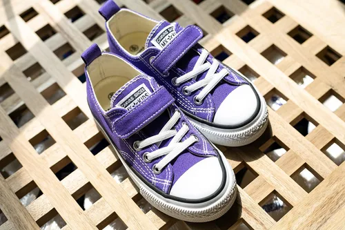 Miniatura 6 de justwaner Zapatos de lona para niños y niñas de parte superior baja ligeros transpirables con gancho y bucle tenis casuales para correr