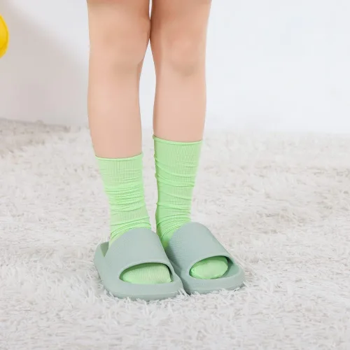 Miniatura 8 de FJPTREN Zapatos de nube para niños y niñas, sandalias acolchadas antideslizantes, zapatos de ducha ligeros, plataforma para niños, suela gruesa