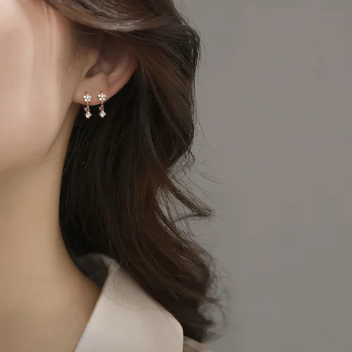 Miniatura 3 de SLUYNZ Aretes de aro pequeños de plata de ley para mujer, pequeños aretes de aro con flor de circonita cúbica