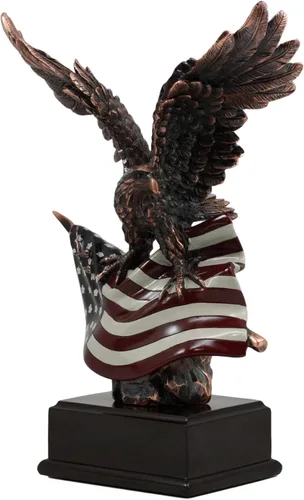 Miniatura 3 de Gifts & Decor Ebros Wings of Glory - Figura patriótica de águila calva que se aferra a la bandera estadounidense, bronce galvanizado, con base