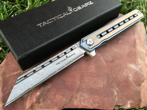 Miniatura 8 de TACTICAL GEARZ Navaja de bolsillo de Damasco para EDC, mango de titanio sólido, hoja Tanto de acero Damasco VG10 de 67 capas múltiples, incluye XT