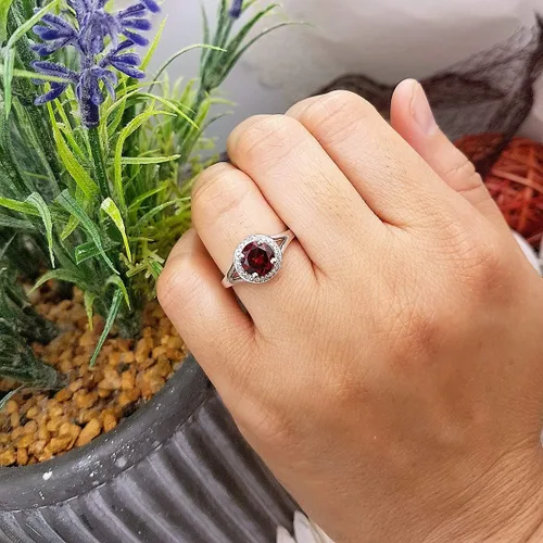 Miniatura 109 de Dazzlingrock Collection Anillo de compromiso redondo de 0.276 in con halo de diamante blanco y vástago dividido para ella en oro macizo de 14