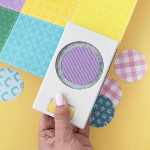 Miniatura 5 de EK Tools Perforadora metálica de papel de 2 pulgadas, multicolor, crea círculos precisos para tarjetas hechas a mano, álbumes de recortes, etiquetas