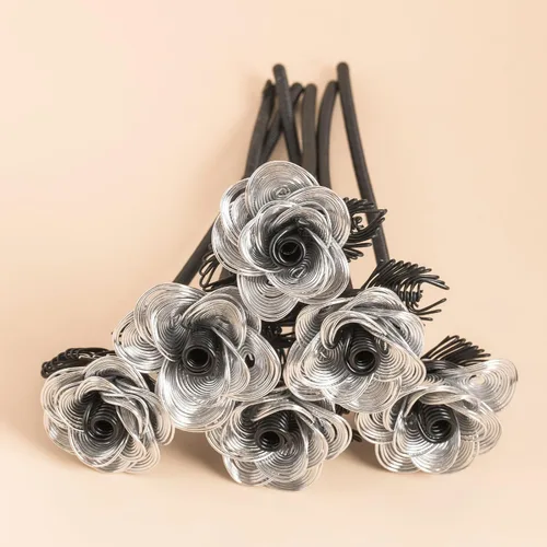 ZffXH Ramo de flores artificiales de metal, 6 rosas falsas negras plateadas, armadura de aluminio hecha a mano, impermeable, decoración de mesa de