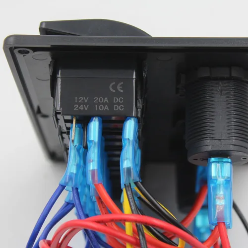 Miniatura 8 de Panel FXC impermeable, con ranura de doble puerto USB, fusibles de 4.2 A, visualización digital de voltaje, toma de encendedor y 4, 6 u 8 tipos