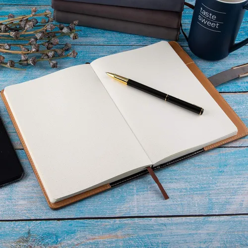 Miniatura 6 de Diario de escritura recargable de piel sintética con tapa dura A5 College con 200 páginas forradas y plano diario personal con bolígrafo y hebilla