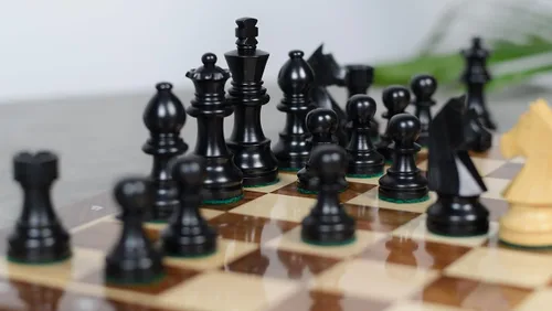 Miniatura 4 de Tournament Series Staunton Piezas de ajedrez con caballero alemán en boj ebonizado y boj - Rey ponderado de 3 pulgadas Juego de ajedrez de lujo
