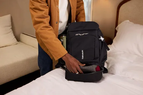 Miniatura 8 de STANLEY Vitalize Backpack Bolsa de gimnasio, trabajo y viajes con funda para laptop Compartimento inferior expandible Bolsillos para vasos