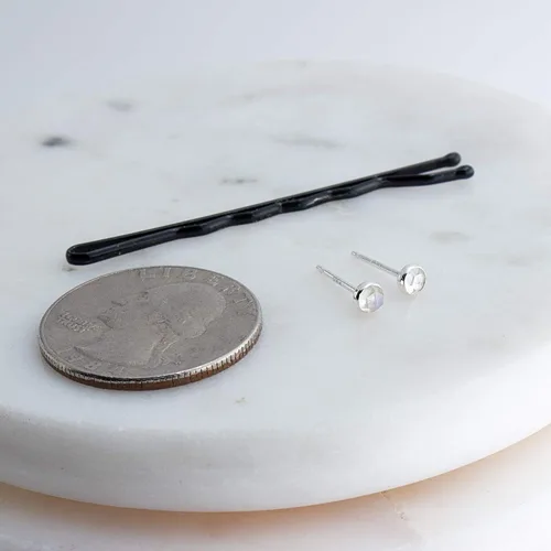 Miniatura 47 de Aretes pequeños de plata de ley para cartílago, tragus, hélix, múltiples piercings hipoalergénicos, piedra natal para mujer, juego de bisel