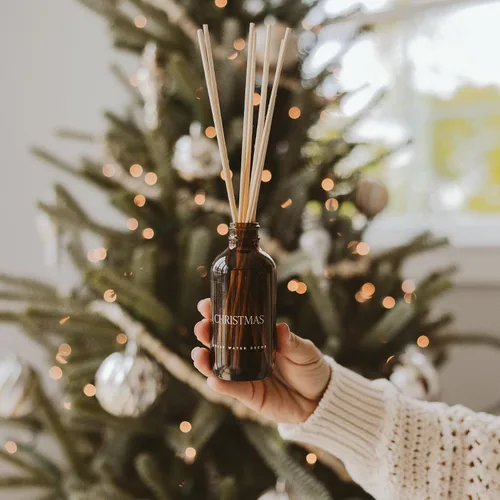 Miniatura 6 de Sweet Water Decor Juego de difusor de varillas de Navidad, difusor de varillas perfumado de Navidad con árboles recién cortados y aroma a naranja