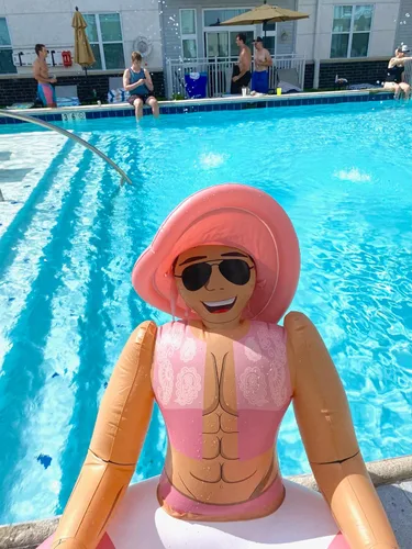 Miniatura 3 de NPW Drinking Buddies Hunky Chad - Anillo inflable para piscina, salvavidas para fiestas de verano en la piscina y despedida de soltera