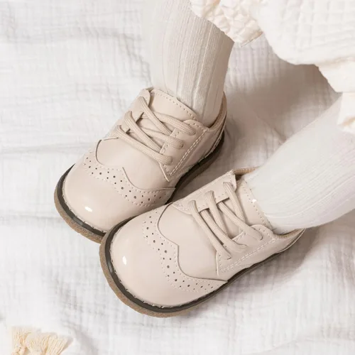 Miniatura 16 de KIDSUN Zapatos de vestir para niño y niña, cómodos zapatos Oxford con cordones para uniforme escolar, mocasines planos (bebé/niño pequeño) E-negro