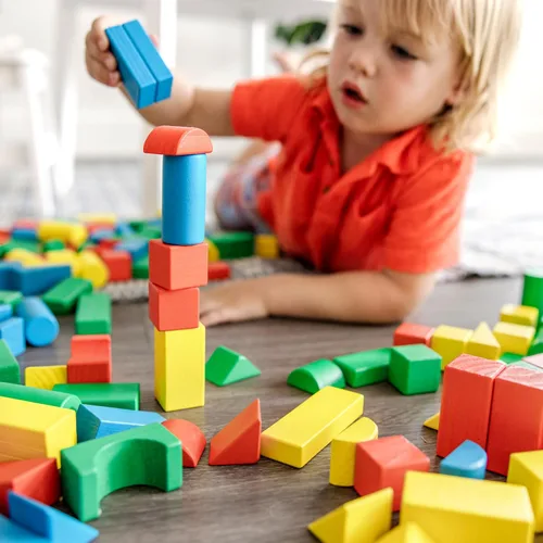 Miniatura 5 de Melissa & Doug Juego de bloques de construcción de madera, 200 bloques en 4 colores y 9 formas