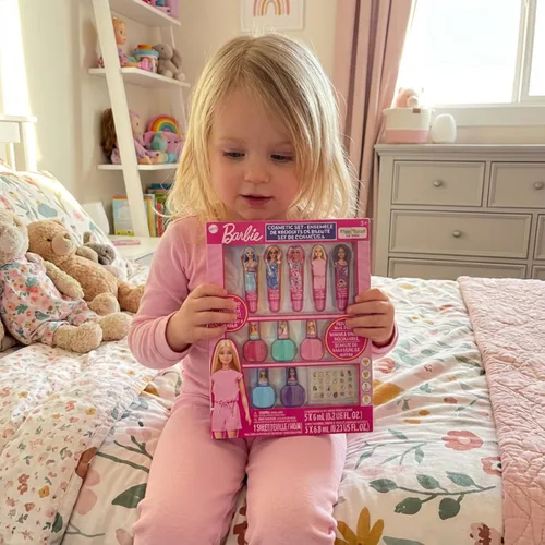 Miniatura 7 de Set de maquillaje cosmético Barbie para niñas con brillo de labios súper brillante, esmalte de uñas y pegatinas para uñas 11 piezas, perfecto