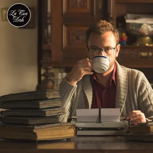 Miniatura 9 de Noveltea Cesta de regalo de té literario de La Tea Dah, 5 tés gourmet, agitador de miel y diario, regalos para escritores y lectores, juego