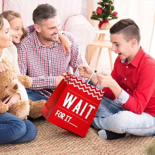Miniatura 4 de Zonon 8 bolsas de regalo divertidas de Navidad con asas, bolsas de favor de fiesta de Navidad rojas y verdes con frases humorísticas, suministros