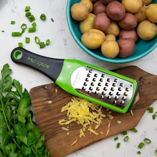 Miniatura 2 de Microplane Artisan Series - Rallador extra grueso, ideal para quesos semi-suaves, papas, calabacines (verde)