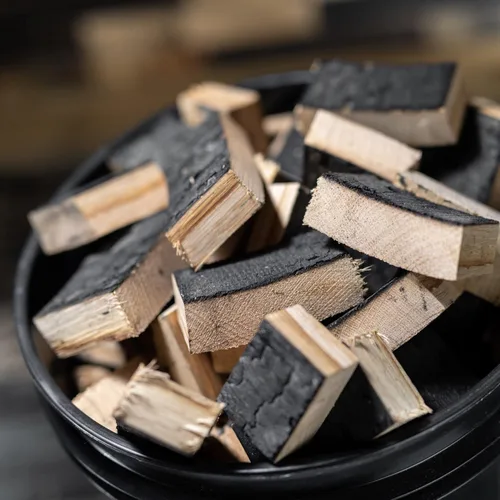 Miniatura 5 de Midwest Barrel Co. - Cubo de 5 galones de barril de bourbon para barbacoa, trozos de madera para ahumar, auténticos trozos de madera de roble