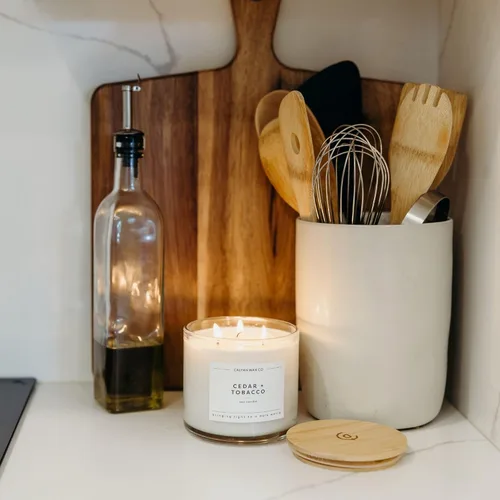Miniatura 6 de Calyan Wax Co. Vela perfumada de cedro y tabaco de 3 mechas - 43 horas de combustión - Velas de soja de 3 mechas de lujo - Velas de cera de soja