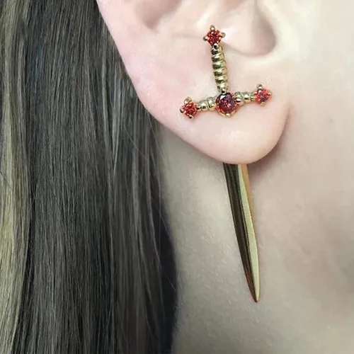 Miniatura 2 de Aretes de espada para mujer, estilo gótico, rojo y negro, aretes de espada de cristal vintage, para cumpleaños, Halloween, Navidad, regalos