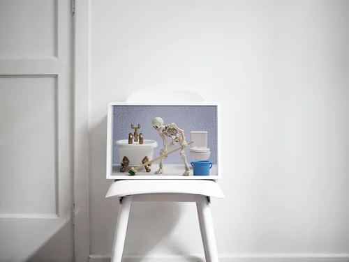 Miniatura 6 de Juego de impresiones artísticas divertidas de esqueleto para baño, juego de 4 – 8 x 10 pulgadas, sin marco, con calavera humorística para decoración