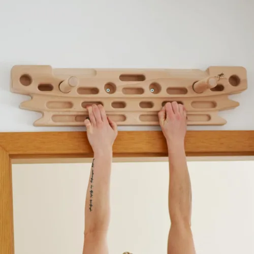 Miniatura 8 de FingerPeg 1.0 Hangboard – Tabla de entrenamiento de fingerboard para escalada con barras de dominadas – Elegante tabla de escalada de madera