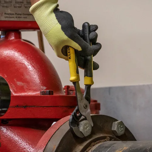 Miniatura 5 de Klein Tools Alicates J502-10, alicates de bomba de mandíbula ajustables, lengüeta y ranura, con asas de material dual, 10 pulgadas