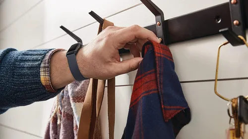 Miniatura 4 de Fitbit Charge 5, correa de cuero vegano, índigo, grande