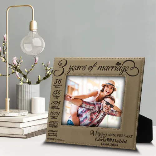 Miniatura 3 de BELLA BUSTA - Marco de fotos de cuero grabado para 3 años de matrimonio, para siempre a go-Tritonal 3er aniversario (4 x 6 horizontal)