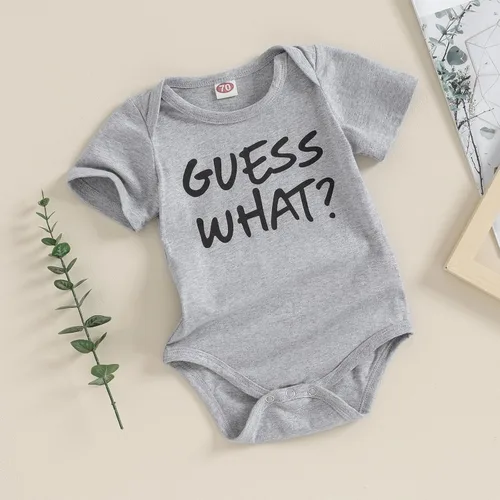 Miniatura 2 de Pañalero para bebé recién nacido, con frase en inglés “Got my mind on my momy”, color gris y blanco, talla 0-18M