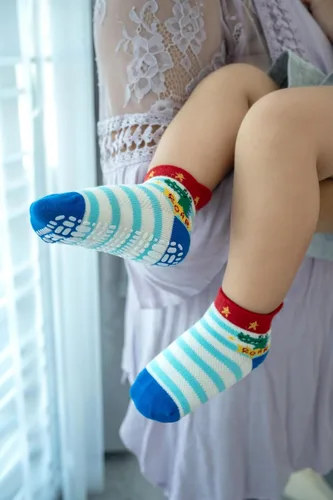 Miniatura 3 de RATIVE - Calcetines antideslizantes con agarre para bebés, niños y niñas