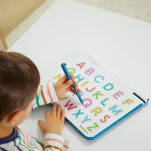 Miniatura 6 de Playskool Magnatab — Letras mayúsculas de la A a la Z — Tablero magnético de trazado de letras para niños pequeños y dibujo sensorial