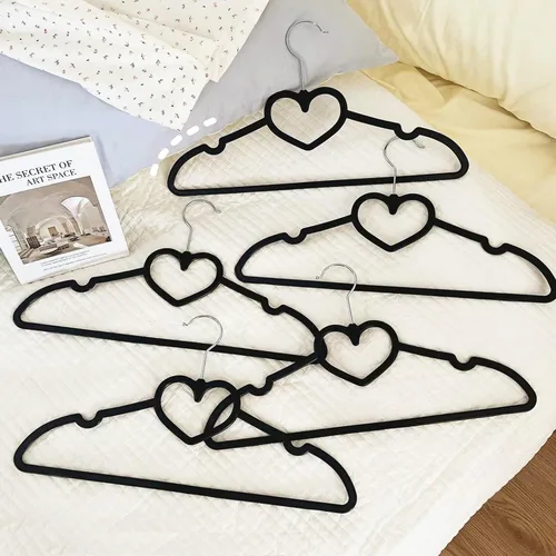 Miniatura 5 de Paquete de 50 perchas de terciopelo negro, perchas antideslizantes de 16 pulgadas para adultos, colgador de ropa delgado con gancho giratorio de 360