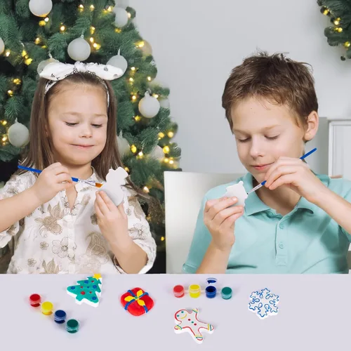 Miniatura 5 de ArtCreativity Kit de pintura de cerámica navideña para niños, 6 figuras de cerámica, 2 juegos de pintura y 2 pinceles, manualidades de Navidad