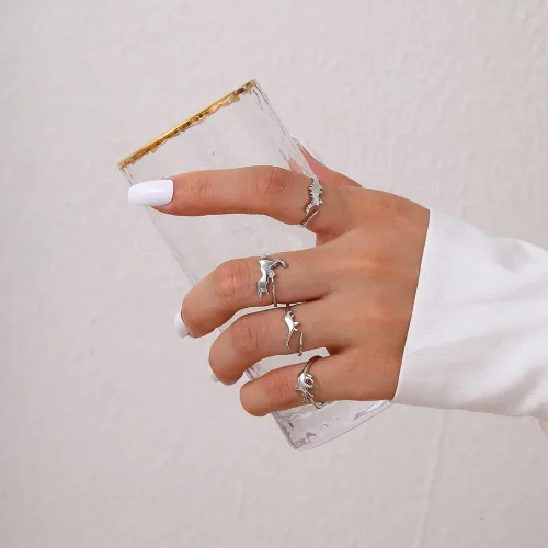 Miniatura 7 de INENIMARTJ Juego de 4 anillos de dinosaurio, oro y plata, bonitos anillos ajustables abiertos para adolescentes, niños y niñas, anillo de dinosaurio