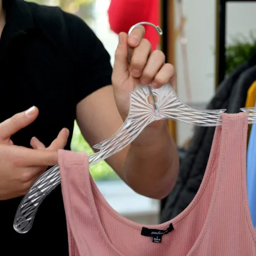 Miniatura 6 de Perchas de plástico para ropa, paquete de 12 perchas resistentes, vestidos, camisetas, camisas, vestidos, blusas, perchas para organización