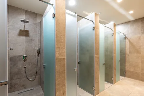 Miniatura 5 de Hang Time - Limpiador espumoso para baño, listo para usar, resistencia industrial para baños, vestuarios/duchas, fácil y seguro de usar