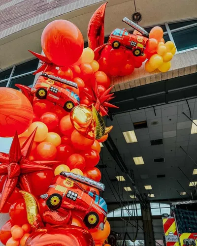 Miniatura 4 de Juego de arco de globos de fuego, 144 globos rojos, amarillos y dorados con globos de camión de bomberos de aluminio para suministros de fiesta