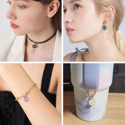 Miniatura 4 de Cheriswelry 12 dijes celestiales chapados en oro de 18 quilates con diseño de estrella, sol, luna, planos, redondos, esmaltados, colgantes, adornos