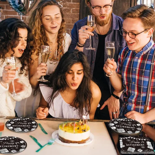 Miniatura 7 de Juego de 40 piezas de vajilla desechable para fiestas de jubilación para hombres y mujeres, color negro y plateado, incluye platos de jubilación