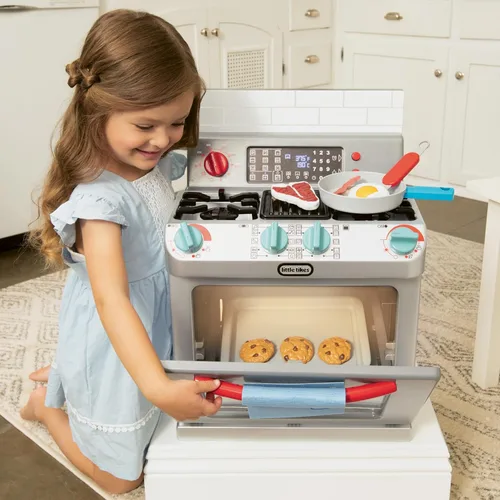 Miniatura 5 de Little Tikes First Oven - Electrodoméstico de juego de simulación realista para niños, cocina de juego con 11 accesorios y sonidos de cocina