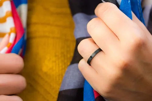 Miniatura 4 de Women's carbon fiber jeweled engagement ring. Black and matte band with crystal. Water resistant and hypoallergenic. (00101_4S13)