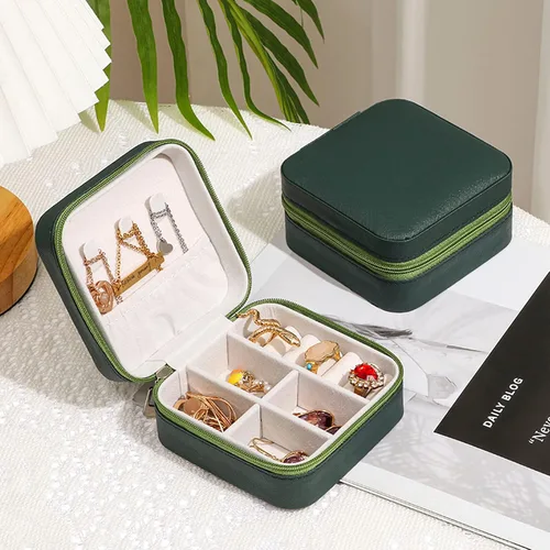 Miniatura 2 de GOTDYA Joyero de viaje pequeño, caja de joyería portátil de piel sintética para organizar y almacenar joyas, color verde oliva