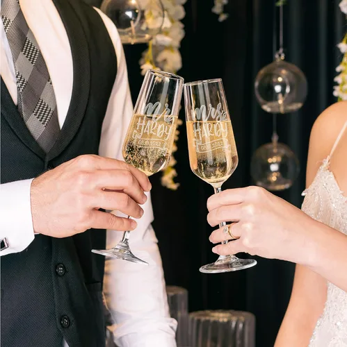 Miniatura 5 de Juego de 2 copas de champán personalizadas, elegantes vasos de brindis de Mr & Mrs para novia y novio, registro de bodas por nombre de la novia, CUTE