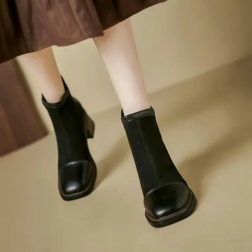 Miniatura 3 de UniqueStride Botas de tobillo vintage para mujer, punta cuadrada, tacón bajo, botas de moda de gamuza con tacón grueso