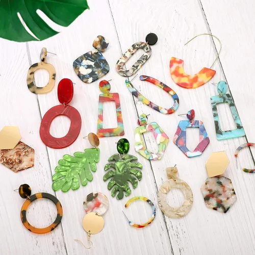 Miniatura 5 de FIFATA Juego de 25 pares de aretes de resina acrílica para mujeres y niñas, aro moteado, joyería colgante de gota hipoalergénica para orejas
