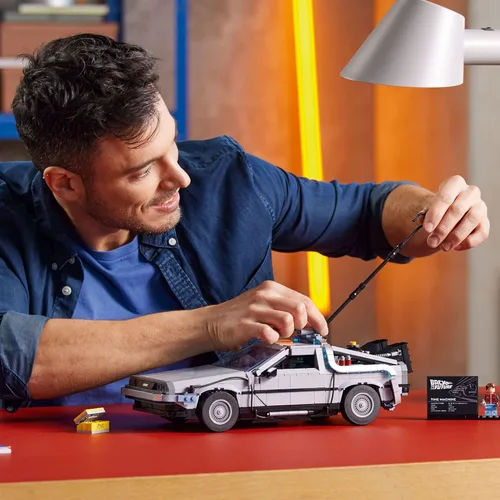 Miniatura 2 de LEGO Icons Máquina del Tiempo de Regreso al Futuro 10300, Kit de Construcción de Auto Modelo Basado en el DeLorean de la Película Icónica