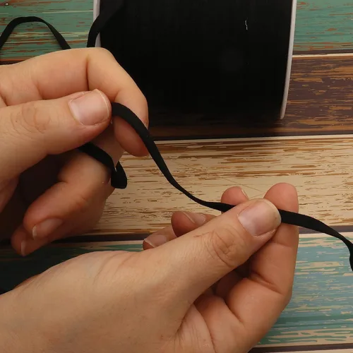 Miniatura 3 de The Beadsmith Fablastic - Cordón elástico plano de 0.196 pulgadas, color negro, tarjeta de 5 yardas (14.8 ft), cuerda esencial para coser máscaras