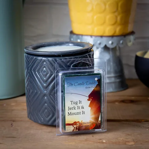 Miniatura 3 de The Candle Daddy 's Gone Fishin' - Tug It Jerk It & Mount It - Cabina rústica perfumada - Cubo de cera con aroma máximo - 1 paquete -2 onzas - 6